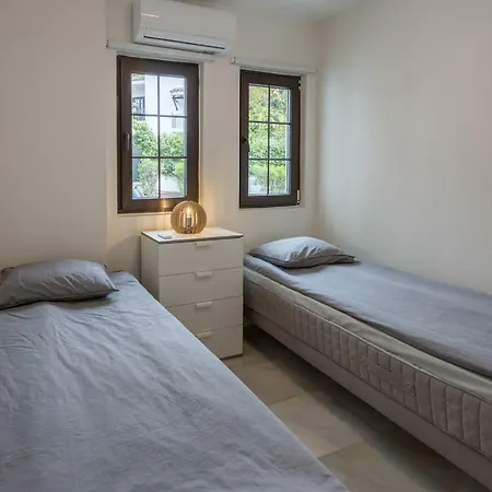 Aldea Blanca Puerto Banus * 马尔韦利亚