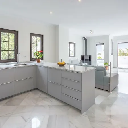 Aldea Blanca Puerto Banus *